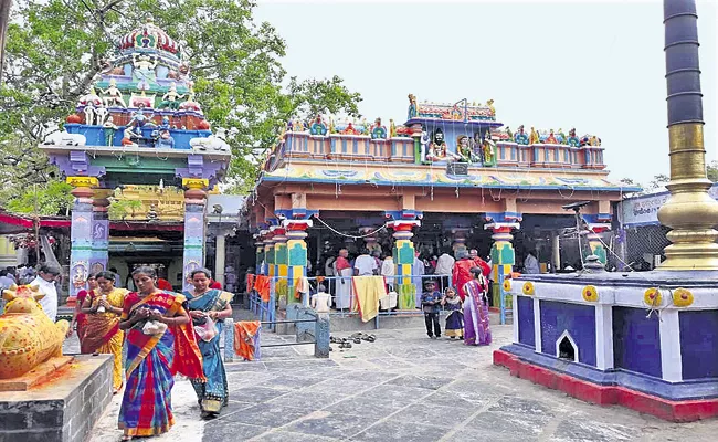 Venkatadri Swamy As New Peetadipathi For Brahmamgari Matam - Sakshi