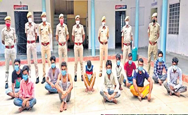 Police Arreated Extortion Gang In Hyderabad - Sakshi