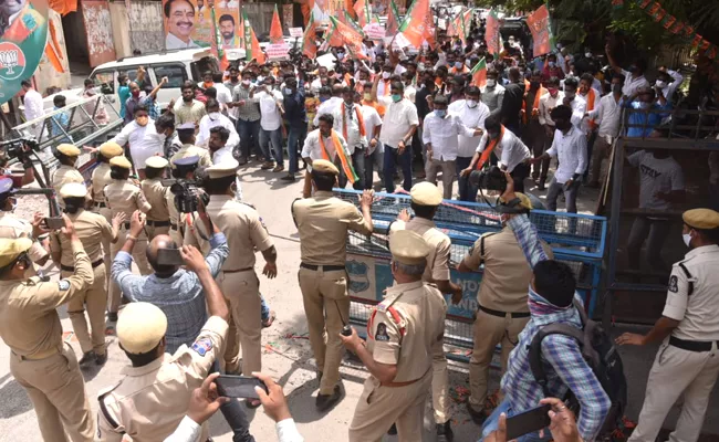 BJYM Protest TSPSC Office At Hyderabad - Sakshi