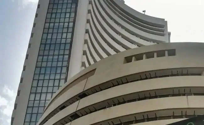 Nifty Ends Below 15850 Sensex Falls 189 Pts Fm Announces Relief Measures - Sakshi