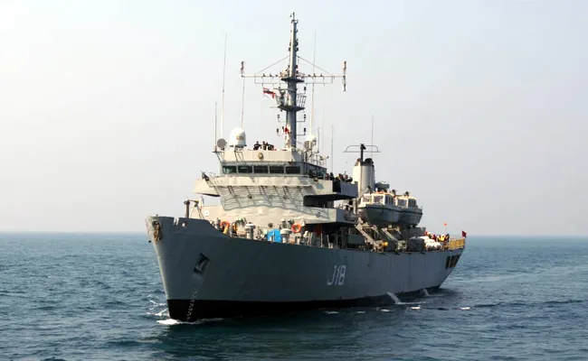 INS Airavat Ship Reached Visakhapatnam With Oxygen And Medical Equipment - Sakshi