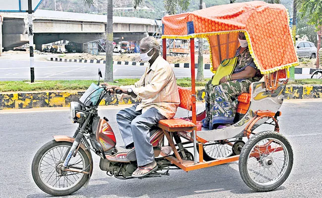 Man Furnished Bike Engine to His Rickshaw in Vijayawada - Sakshi