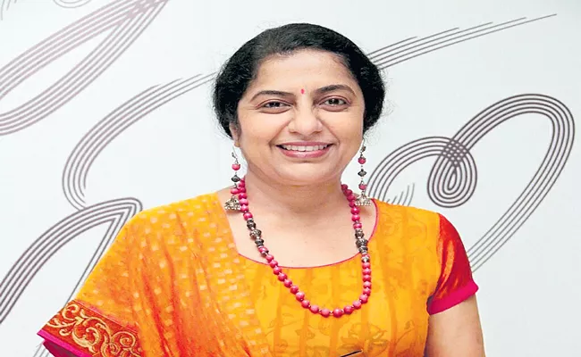 Suhasini refutes rumour about Mani Ratnam joining Twitter - Sakshi