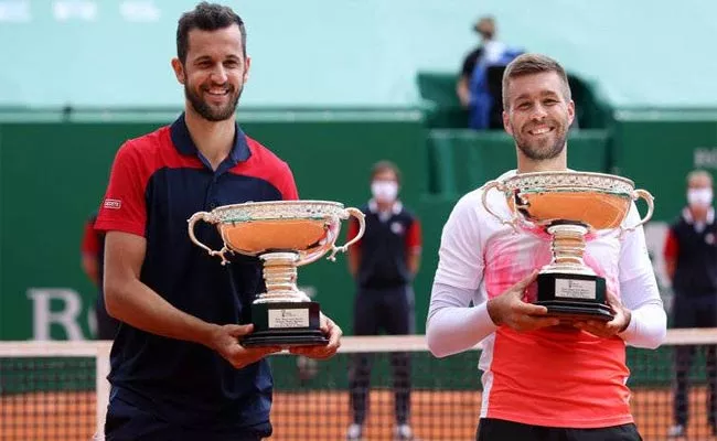 French Open Mens Doubles Pair Tested Positive For COVID 19 - Sakshi