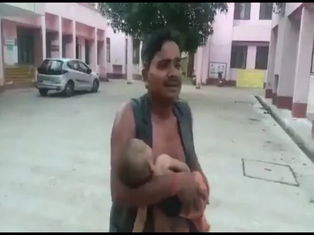 Viral Video: Mouth To Mouth Rescue Breaths A Father Tries To His Baby In Barabanki