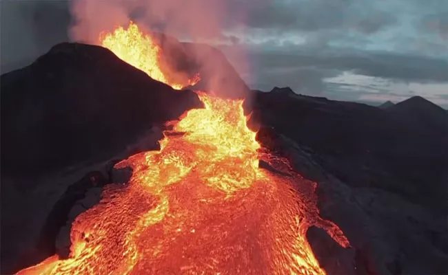 Watch Exact Moment When Drone Crashes Into Erupting Volcano In Iceland - Sakshi