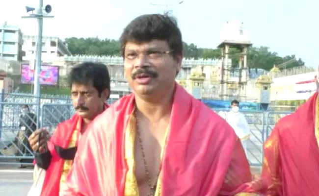 Boyapati Srinu Visits Tirumala Temple - Sakshi