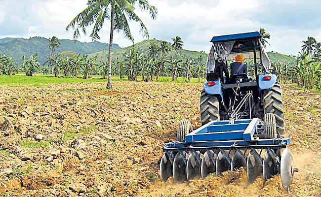 Telangana Farmers Waiting For Distribution Of Machinery - Sakshi