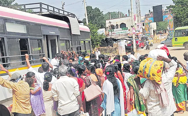 Telangana Public Have Been Suffering Due To A Less Tsrtc Buses - Sakshi