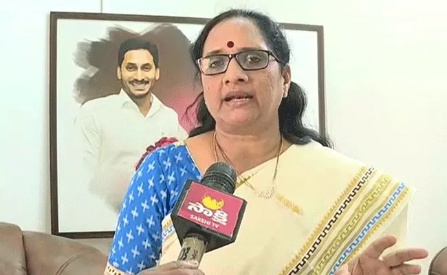 Women Commission Chairperson Vasireddy Padma Fires On Nellore GGH Superintendent - Sakshi