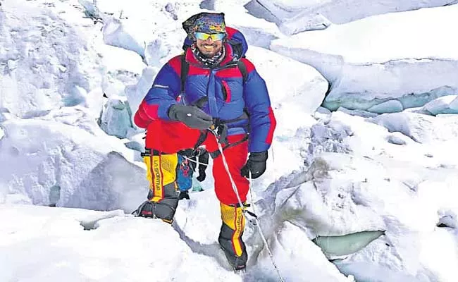 Vishakha Young Man Conquers Mount Everest - Sakshi