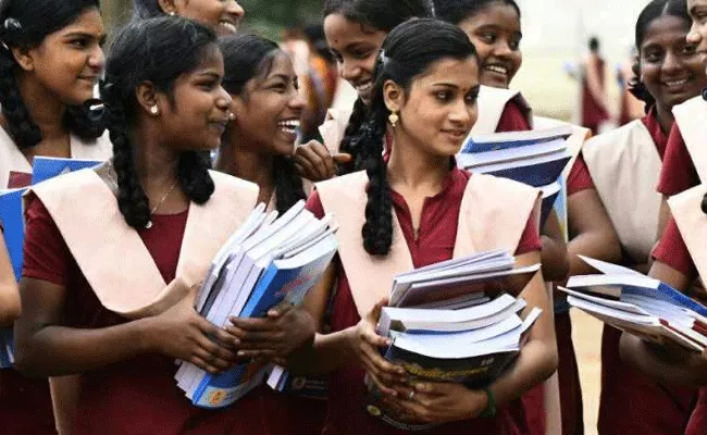 Odisha Govt Reduces 15 Percent Fees In All Private Schools - Sakshi