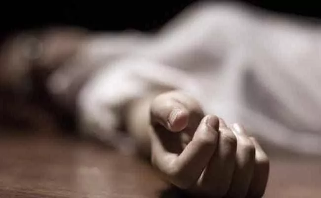 Married Woman Committed Suicide In Kurnool District - Sakshi