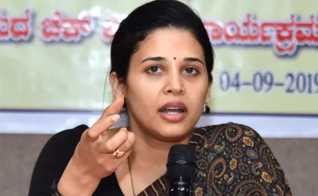 Collector Rohini Sindhuri Emotional Can Not Forget Karnataka - Sakshi