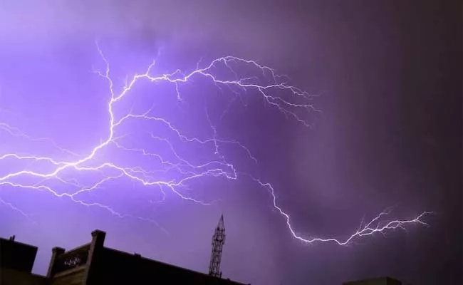 20 Killed In Lightning Strikes In Bengal - Sakshi