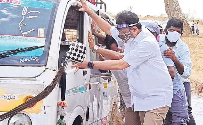 Duddilla Sridhar Babu Helping Nature: Gaddi Bendlu, Bendu Karralu, Super Napier Grass - Sakshi