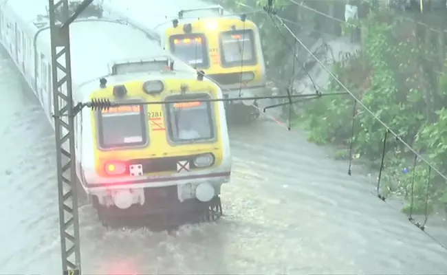 Heavy Rains Lashed In Mumbai - Sakshi