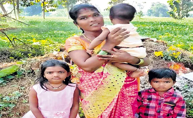 Mother commits suicide by jumping into well Including three children - Sakshi