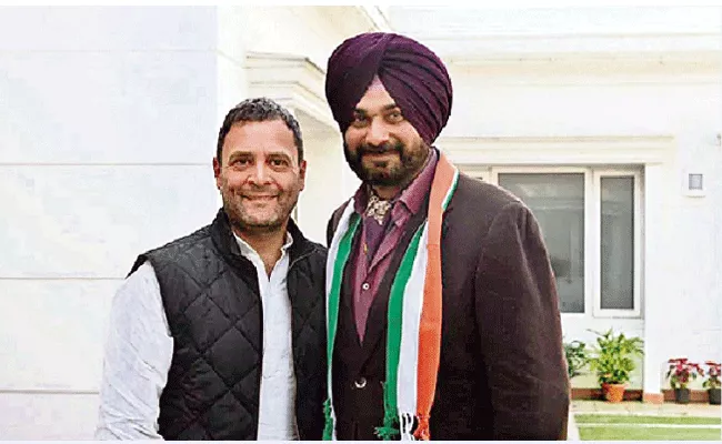 Punjab Congress: Navjot Singh Sidhu Meets Rahul Gandhi, Priyanka Gandhi - Sakshi