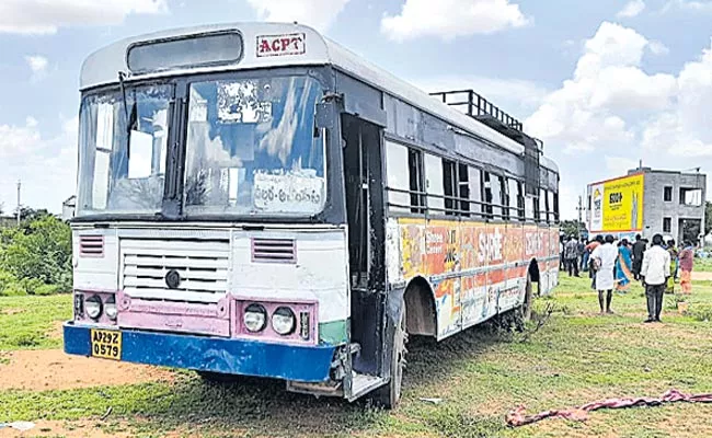 Bus Got Electric Shock Woman Assassinated In Nagarkurnool - Sakshi