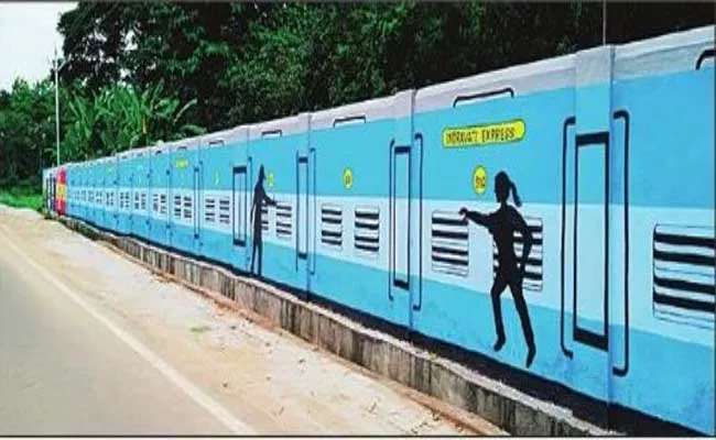 Orissa:Train Painting Attracting Villages On Nabarangpur District Collectorate Wall - Sakshi