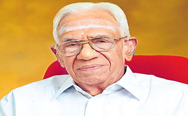 Doyen of Ayurveda PK Warrier passes away - Sakshi