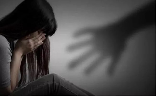 Young Woman Molested At Mysore Hospital - Sakshi