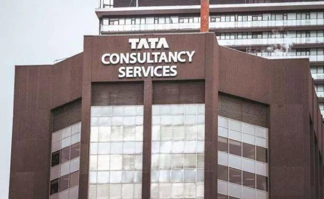 TCS Employee Count Crosses 5 Lakh After Record Hirings in Q1 - Sakshi