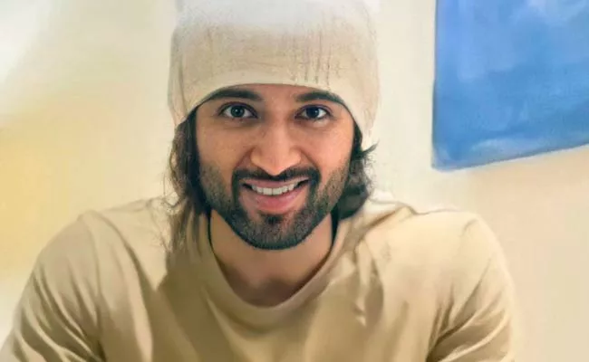 Actor Vijay Devarakonda On Historical Ramappa Temple UNESCO Feat - Sakshi