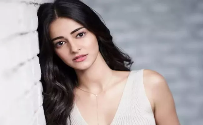 Bollywood Actress Ananya Panday Emotional Tribute Late Grandmother - Sakshi