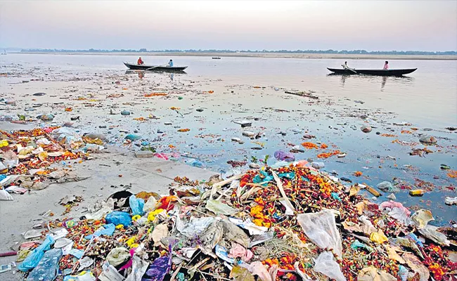 Coronavirus Not Found In Ganga River Water Testing, But Needs Oxygen - Sakshi