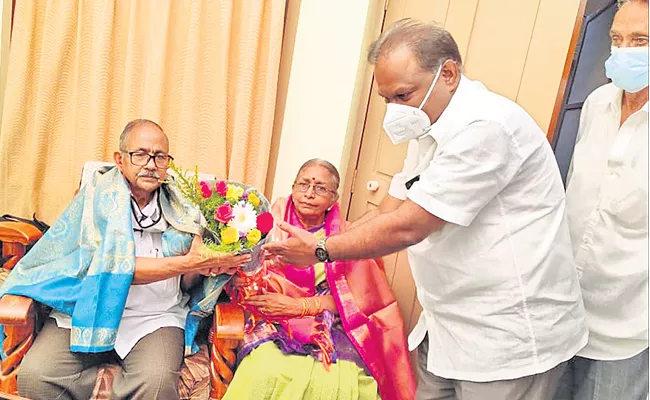 Celebrations Bandla Shirisha Grandfather House In Tenali - Sakshi