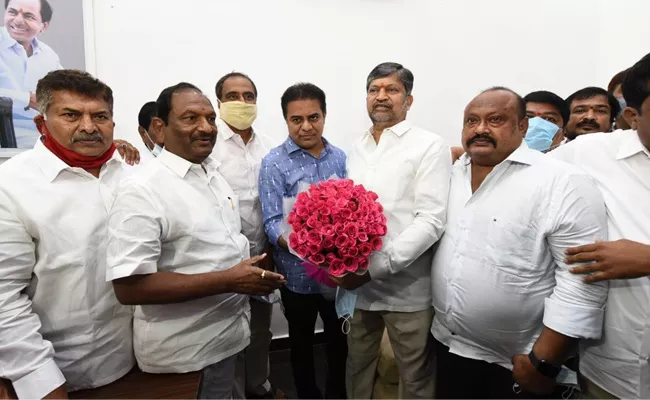 Former Telangana TDP president L Ramana Joins TRS - Sakshi