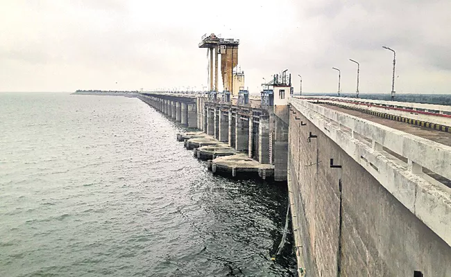 Huge Water In Godavari In the wake of the Kaleswaram Lift Irrigation - Sakshi