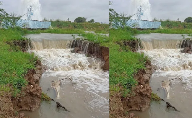 Photo Story: People Dangerously Crossing Kinnerasani River In Khammam District - Sakshi