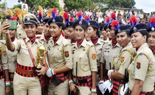 33 Percent Of Police Force Should Be Women: Central - Sakshi