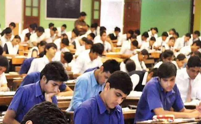 Karnataka High Court Gives Nod To Conduct SSLC Exam - Sakshi