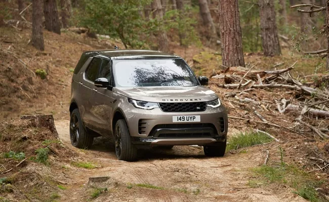 JLR Drives In New Land Rover Discovery In India - Sakshi