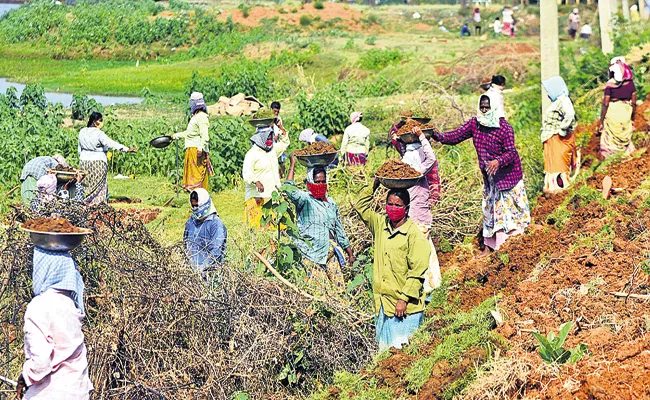 Women are group leaders of Employment Guarantee Scheme workers - Sakshi