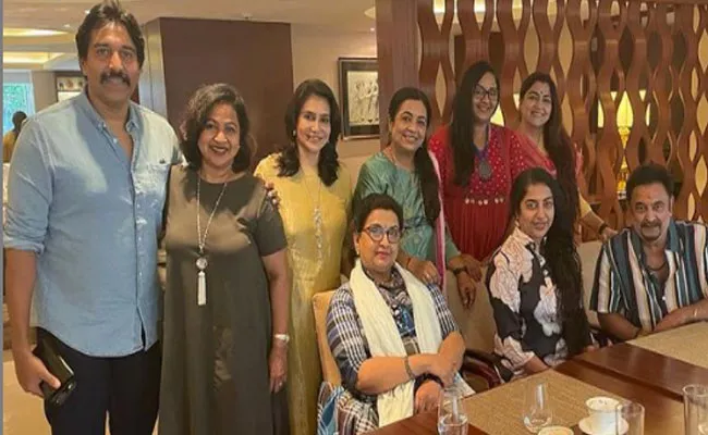 Radhika Sarathkumar Shares 1980s Heroines Weekend Reunion New Pics - Sakshi