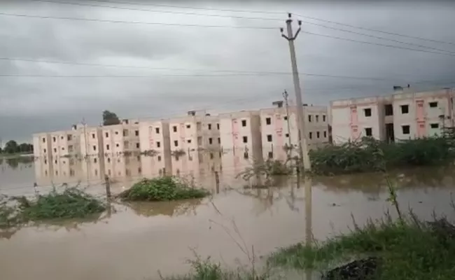 Double Bedroom Houses In Flood Water In Yadadri - Sakshi