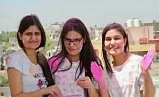 3 Sisters Together Cracked Rajasthan Administrative Service Exam Viral - Sakshi