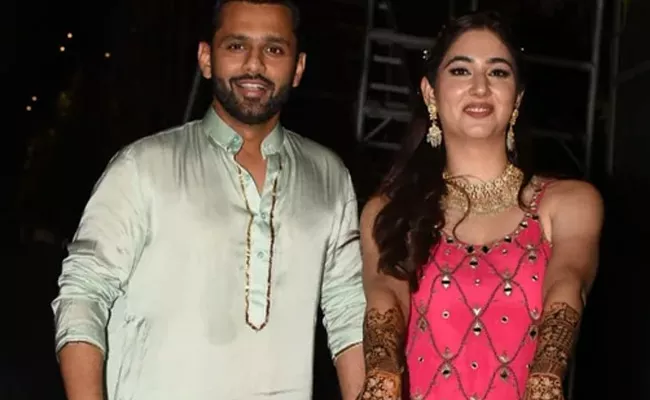 Rahul Vaidya Disha Parmar Wedding: Disha Parmar Mehendi Function Videos - Sakshi