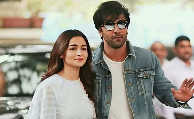 KRK Predictions: Alia Bhatt, Ranbir Kapoor Will Marry In 2022 And Divorce After 15 Years - Sakshi