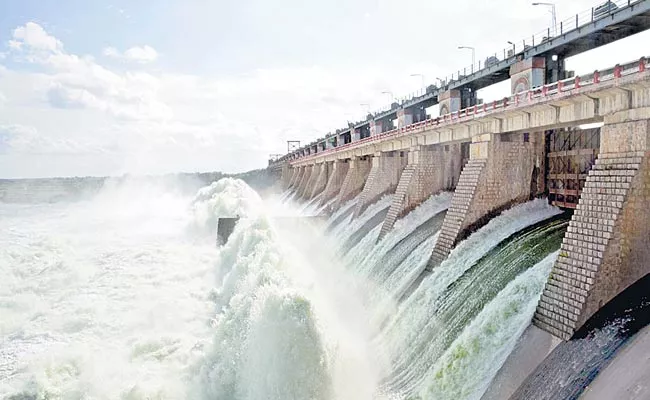 Telangana: Heavy Water Flow To Godavari And Krishna River - Sakshi