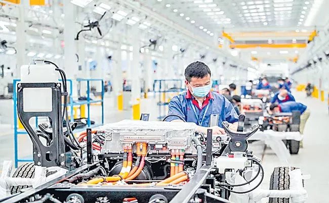 China Economic Growth In April-June Was 7.9 Percent - Sakshi