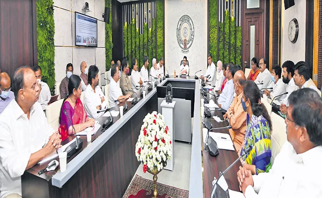 CM YS Jaganmohan Reddy Comments With YSRCP MPs On Polavaram - Sakshi