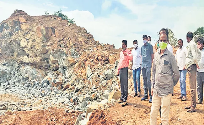 Vigilance Inspection At 15 Quarries In Anakapalle Area - Sakshi