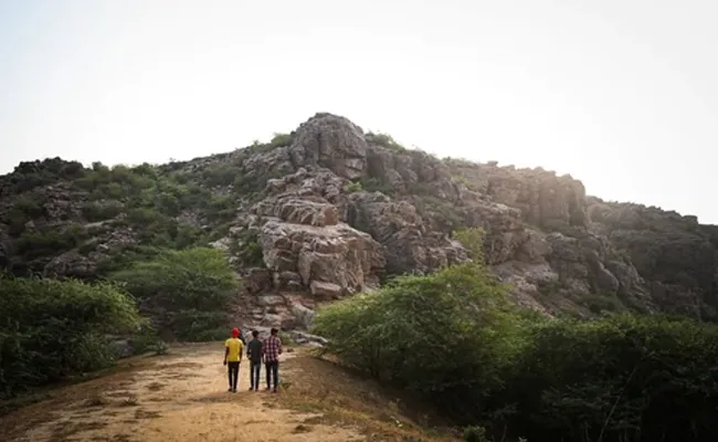 Archaeologists Discovered One Lakh Years Ago Cave Paintings Corner Of Haryana - Sakshi