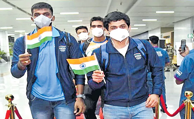 First batch of 88 Indian athletes departs for Tokyo Olympics 2021 - Sakshi